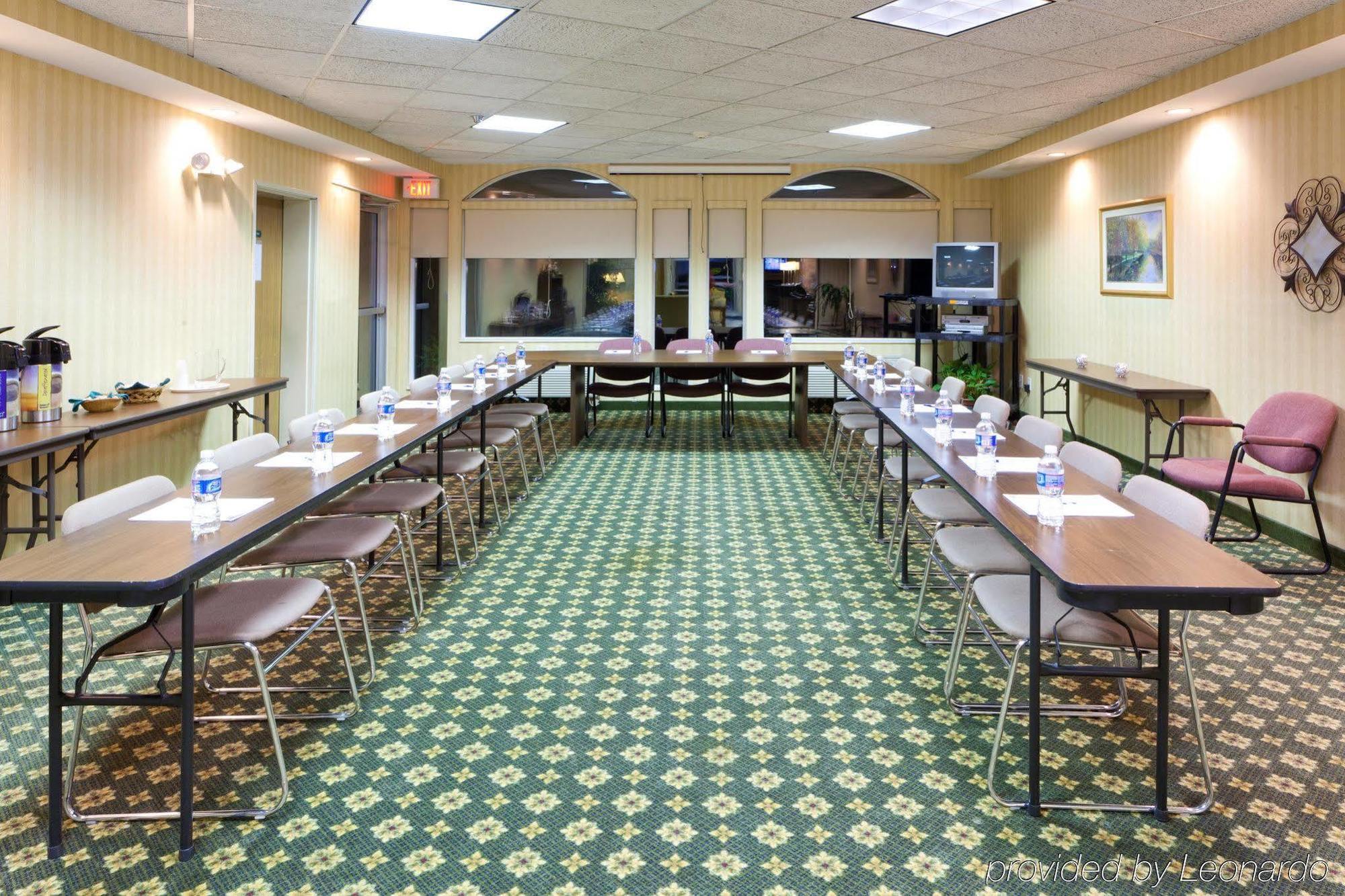 Holiday Inn Express Irwin Pa Tpk Exit 67 By Ihg Экстерьер фото