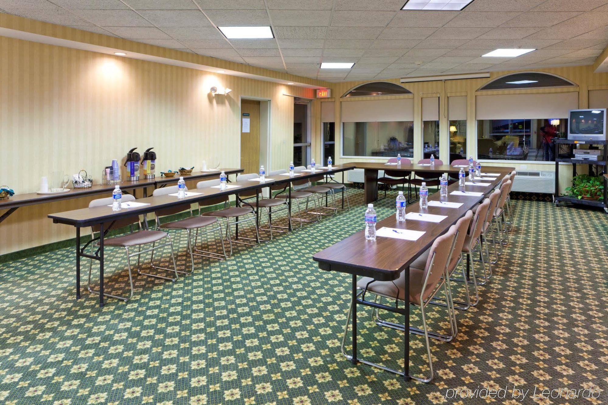 Holiday Inn Express Irwin Pa Tpk Exit 67 By Ihg Экстерьер фото