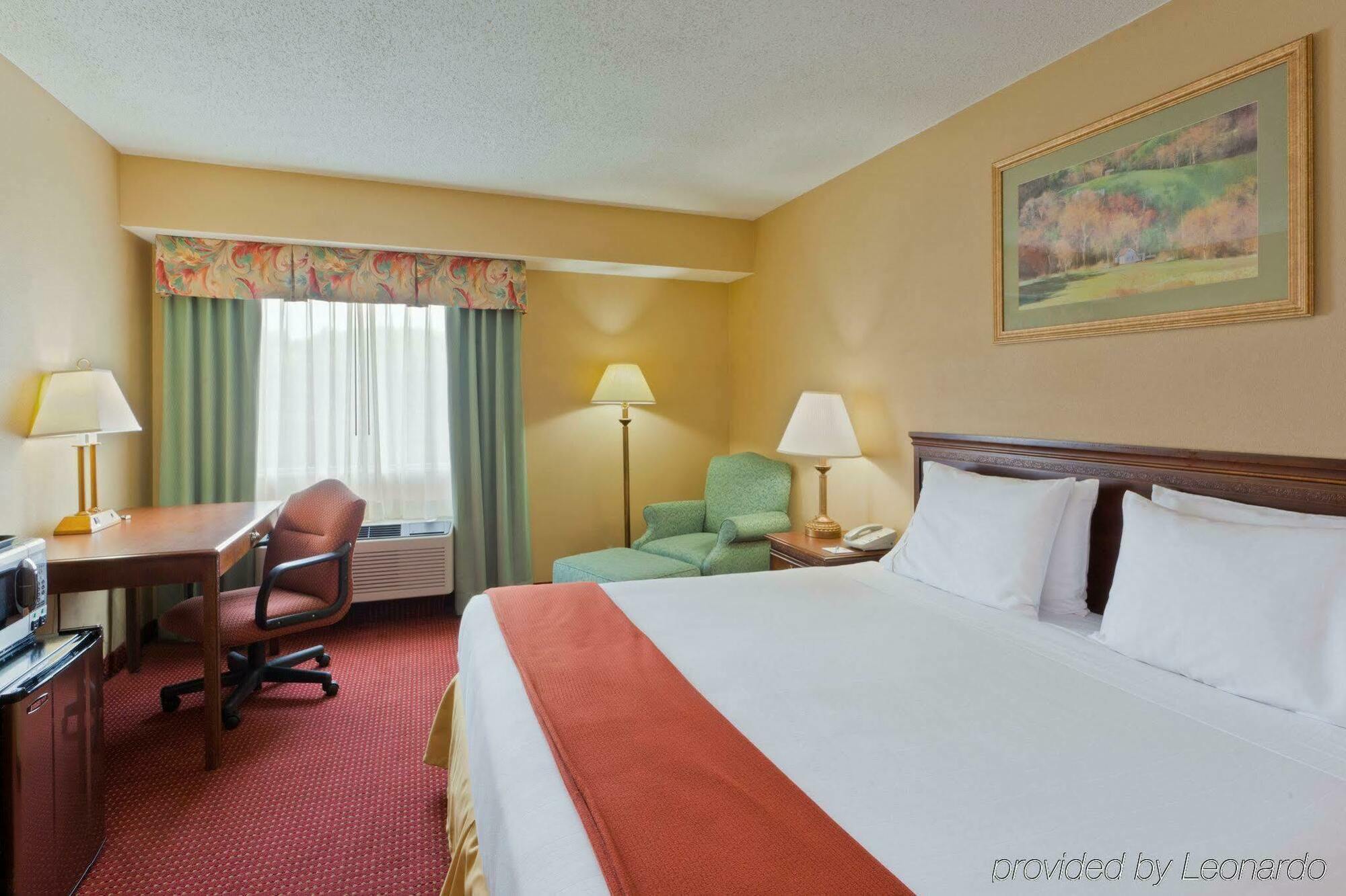 Holiday Inn Express Irwin Pa Tpk Exit 67 By Ihg Экстерьер фото