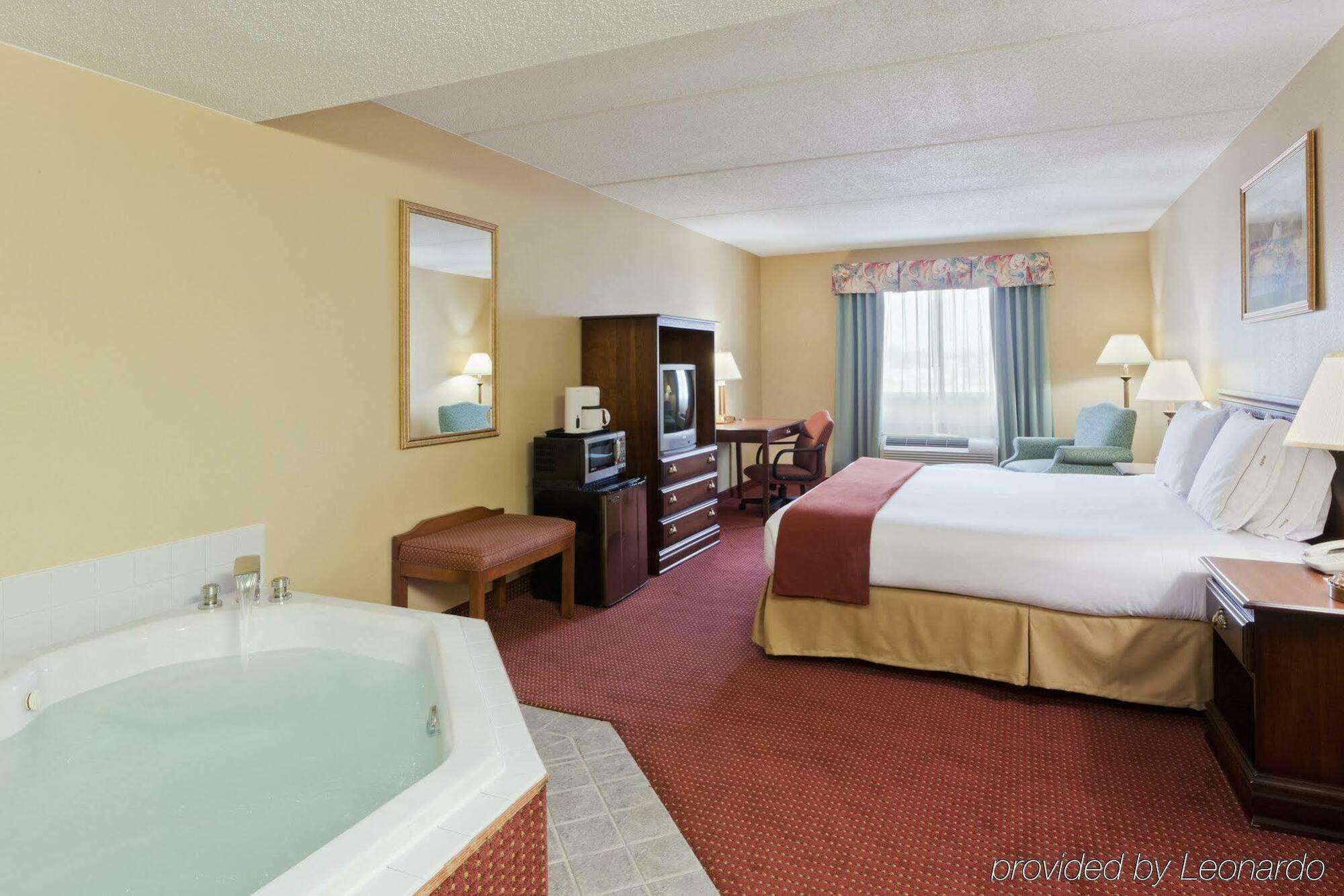 Holiday Inn Express Irwin Pa Tpk Exit 67 By Ihg Экстерьер фото