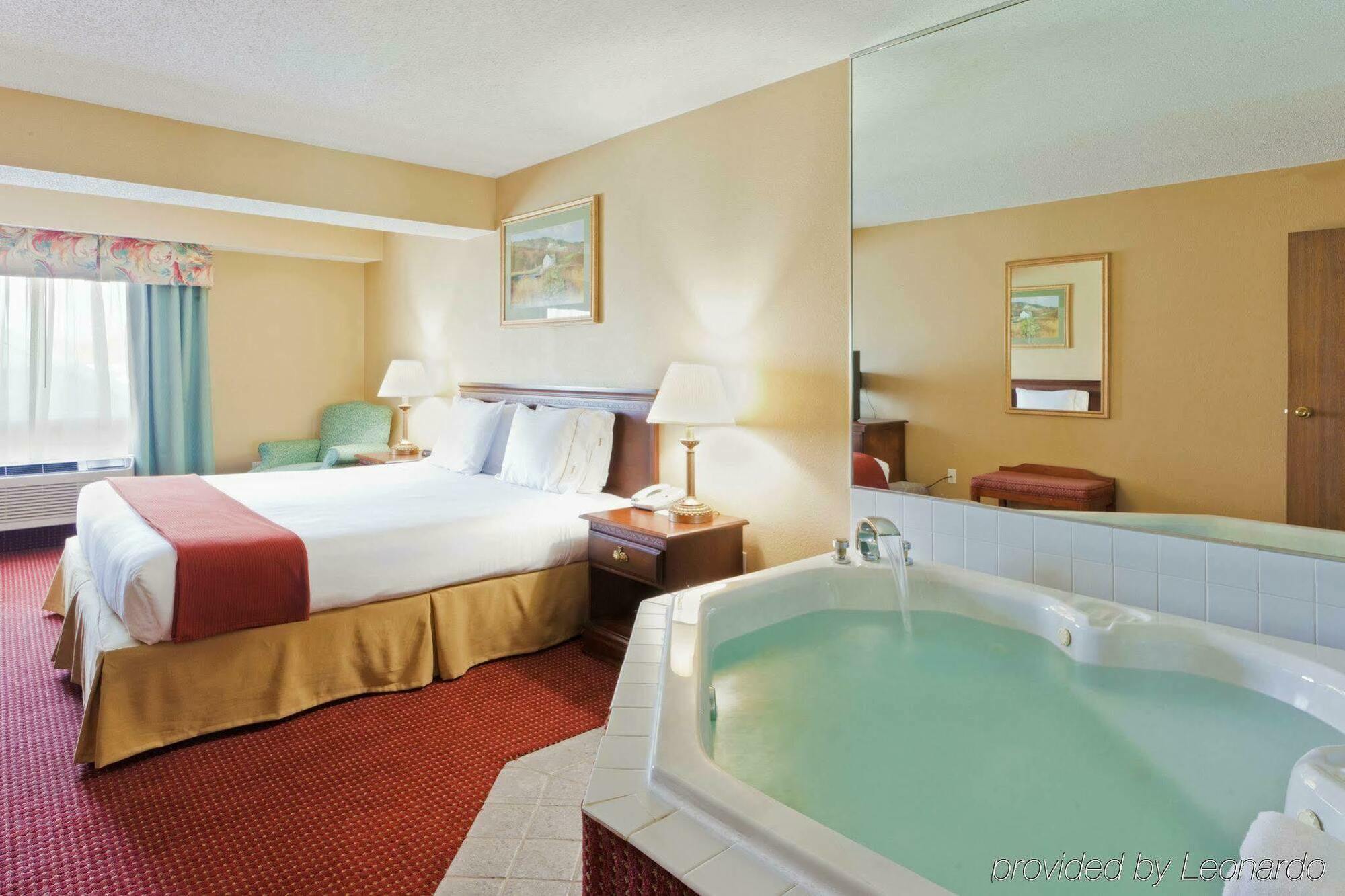 Holiday Inn Express Irwin Pa Tpk Exit 67 By Ihg Номер фото