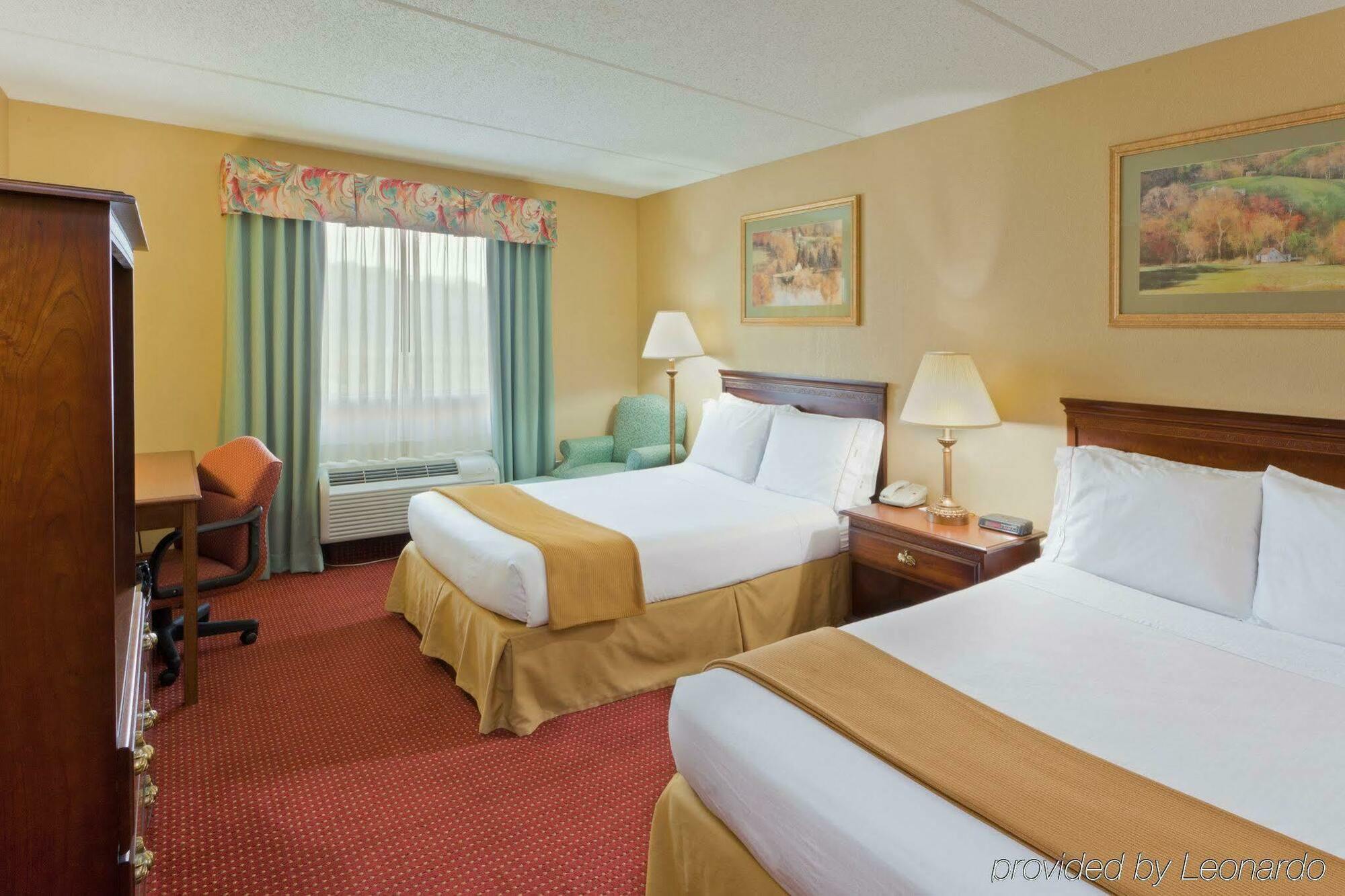 Holiday Inn Express Irwin Pa Tpk Exit 67 By Ihg Экстерьер фото