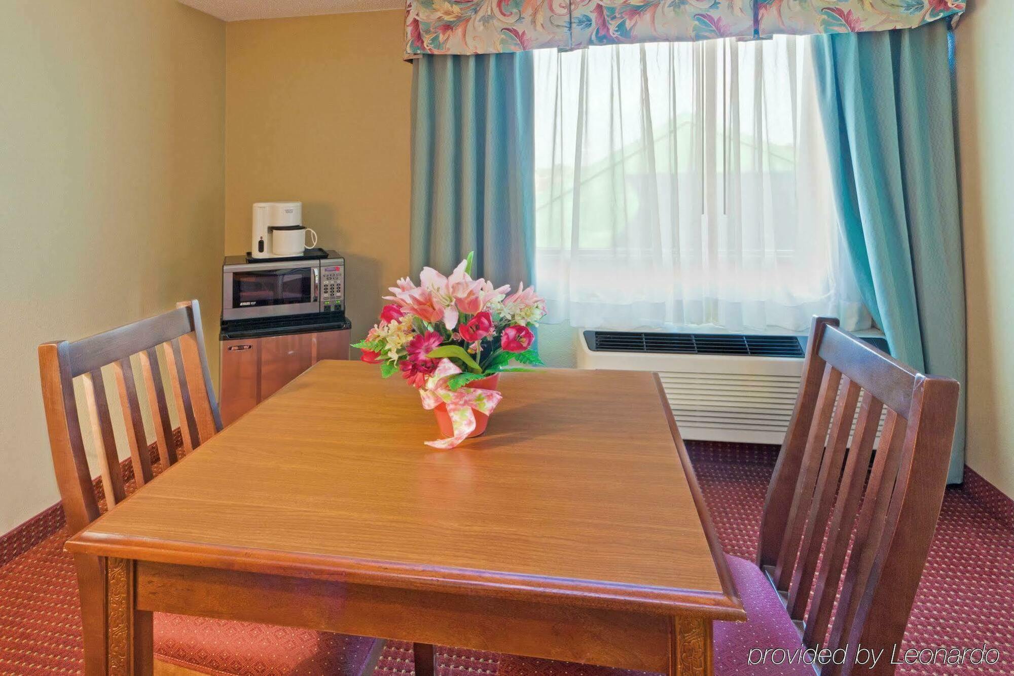 Holiday Inn Express Irwin Pa Tpk Exit 67 By Ihg Экстерьер фото